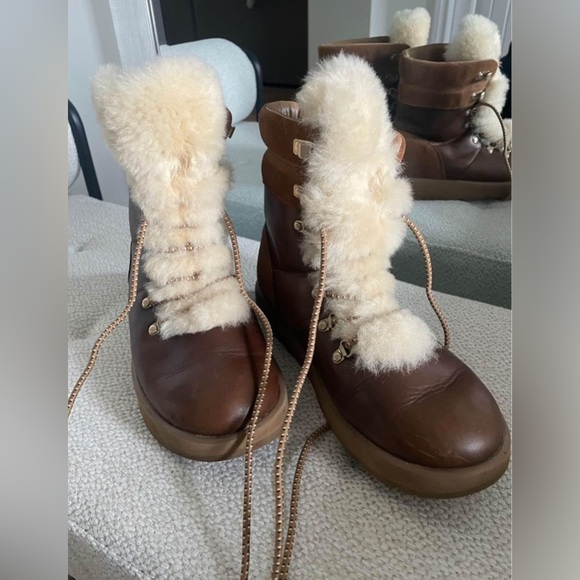 Ugg Viki Water-Resistant Mixed Leather Boots-Size 9 - Picture 4 of 10